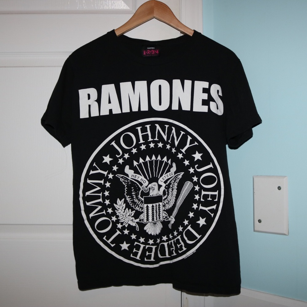 ramones graphic tee